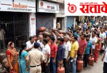 LPG crisis : सिलींडरसाठी नव्हे, फक्त चौकशीसाठी लागताहेत रांगा