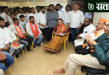 Uddhav thackeray shivsena : कार्यकर्ते थेट पोहोचले ‘मातोश्री’वर! उद्धव ठाकरेंच्या उपस्थितीत पक्षप्रवेश