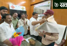 Shivsena UBT : सहा महिन्यांत ४६ कोटींच्या रस्त्यांची दुर्दशा; कार्यकारी अभियंत्याचा सत्कार