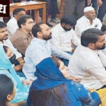 Akola Municipal Corporation : महापालिकेच्या सभेत गोंधळ; १६ नगरसेवक निलंबित, पत्रकारांचे ठिय्या आंदोलन