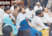 Akola Municipal Corporation : महापालिकेच्या सभेत गोंधळ; १६ नगरसेवक निलंबित, पत्रकारांचे ठिय्या आंदोलन