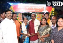 Sudhir mungantiwar : गुढीपाडव्याला कष्टकऱ्याला दिली नवी उभारी; मुनगंटीवारांकडून हातठेला भेट