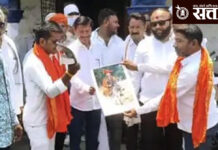 Dhirendra shastri controversy : बागेश्वर बाबाच्या प्रतिमेला चप्पलप्रहार; शिवरायांवरील वक्तव्याविरोधात ठाकरे गट आक्रमक