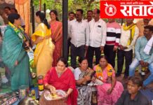 Vanchit Bahujan Aghadi : चूल पेटवली, भाकरी थापल्या आणि तिथेच जेवण केले