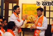 Nitin Tiwari : उद्धव सेनेचे बंडखोर शहरप्रमुख नितीन तिवारी यांचा शिंदे सेनेत जाहीर प्रवेश