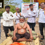 Lonar protest : महापुरुषांच्या स्मारकाच्या जागेसाठी सरणावर अर्धनग्न आंदोलन; प्रशासनाविरोधात संताप