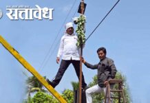 illegal sand transportation : CCTV ला घातला बेशरमाच्या पानांचा हार, युवासेनेचे अनोखे आंदोलन