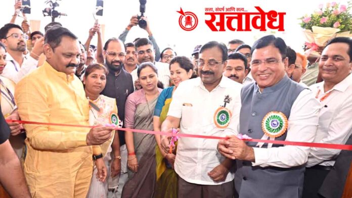 sudhir mungantiwar ashish jaiswal