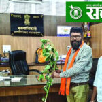 Prahar janshakti party : मुख्याधिकाऱ्यांच्या खुर्चीला ‘बेशरम’चे झाड; प्रहारकडून नगर परिषद प्रशासनाचा निषेध