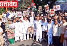 ‘मत चोरी’च्या आरोपावरून काँग्रेसचा एल्गार; जिल्हाधिकारी कार्यालयावर धडकले