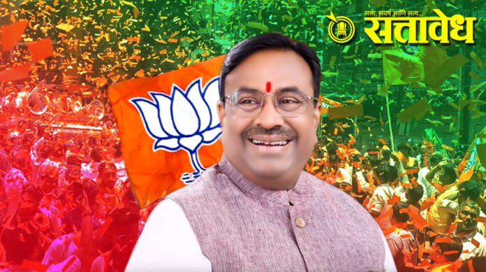 sudhir mungantiwar bjp flags copy